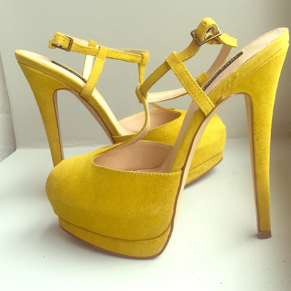 Mustard suede pumps